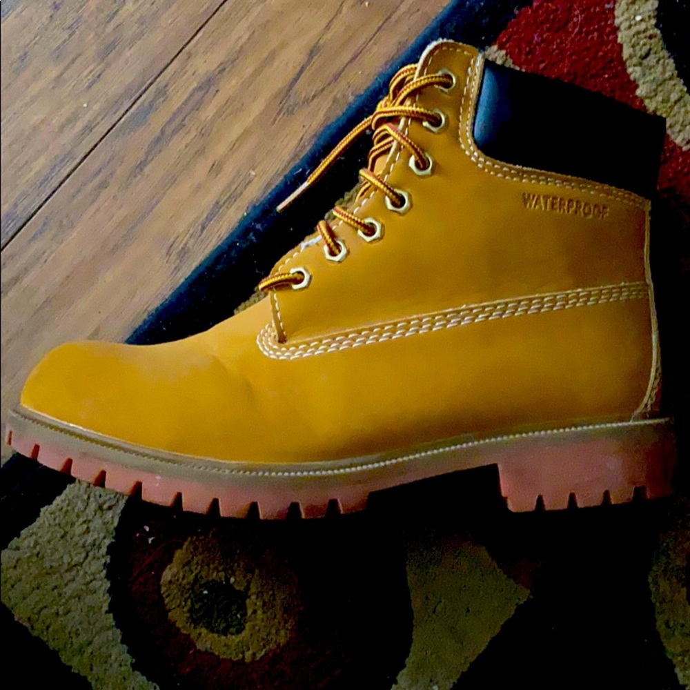 Men’s work boots size 8 .